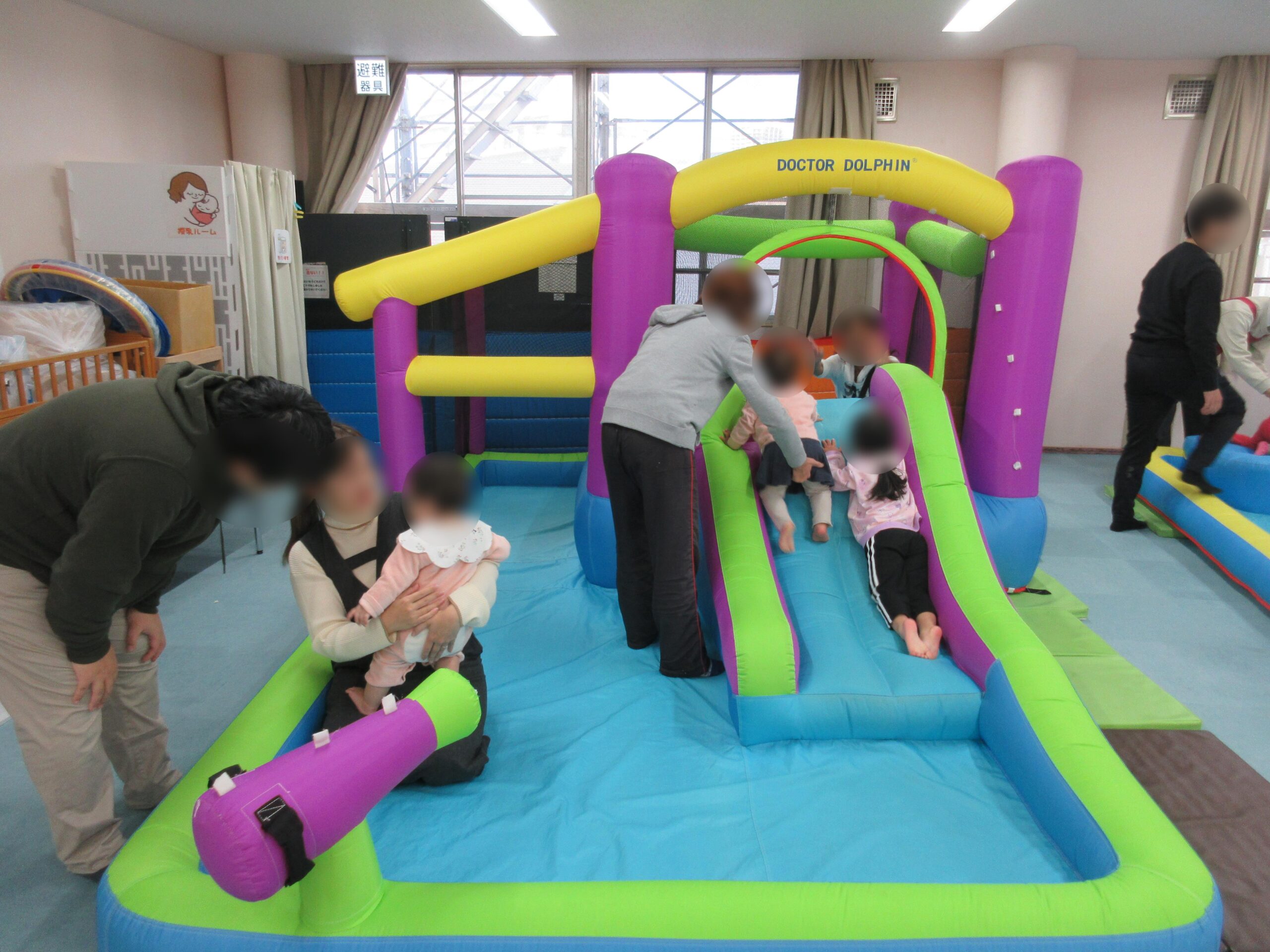 ふわふわ遊具あそび